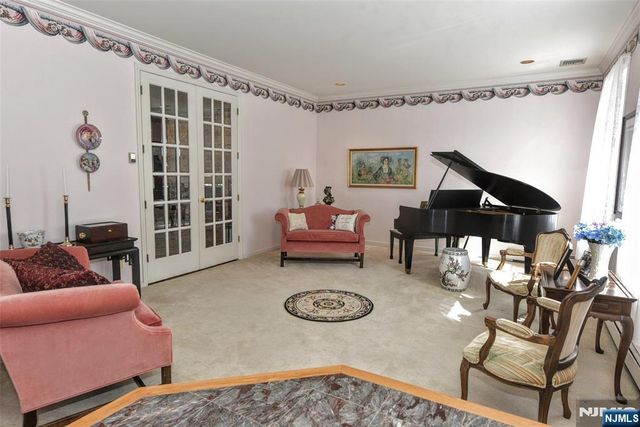 400 Scholar Court, Franklin Lakes, NJ 07417