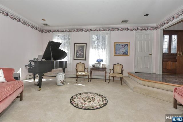 400 Scholar Court, Franklin Lakes, NJ 07417