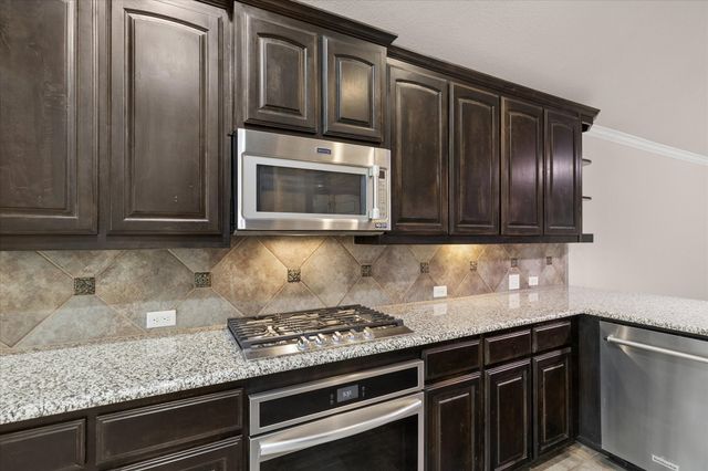 612 Ravenwood Drive, Saginaw, TX 76179