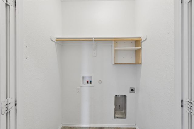 612 Ravenwood Drive, Saginaw, TX 76179