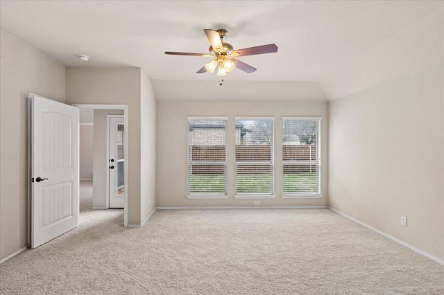 612 Ravenwood Drive, Saginaw, TX 76179