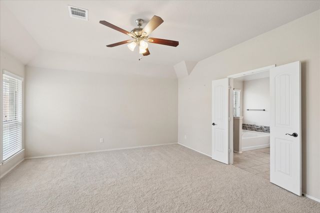 612 Ravenwood Drive, Saginaw, TX 76179