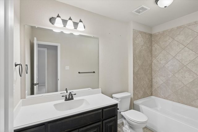 612 Ravenwood Drive, Saginaw, TX 76179