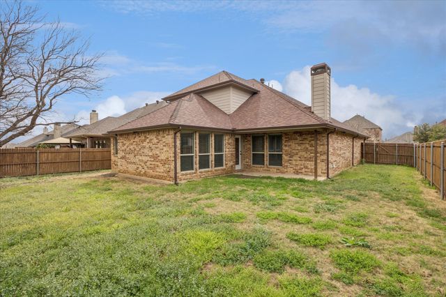 612 Ravenwood Drive, Saginaw, TX 76179