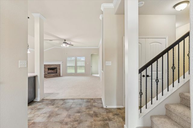 612 Ravenwood Drive, Saginaw, TX 76179