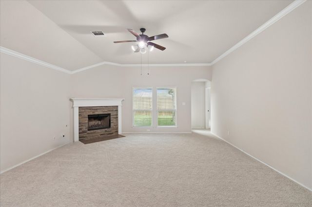 612 Ravenwood Drive, Saginaw, TX 76179