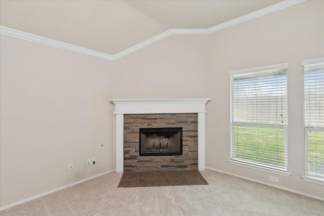 612 Ravenwood Drive, Saginaw, TX 76179