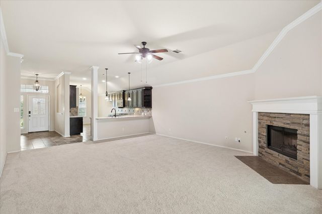 612 Ravenwood Drive, Saginaw, TX 76179