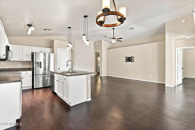 4034 W CHISUM Trail, Phoenix, AZ 85083