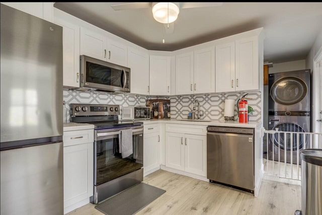 4295 Crestdale Street, Palm Beach Gardens, FL 33410