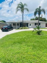 4295 Crestdale Street, Palm Beach Gardens, FL 33410
