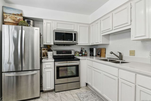 165 W Rampart Dr Apt 108, San Antonio, TX 78216