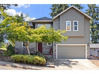 952 S 69TH St, Springfield, OR 97478