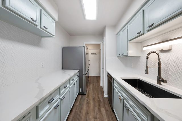 1517 Britainway Lane, Dallas, TX 75228
