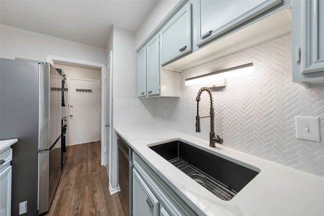 1517 Britainway Lane, Dallas, TX 75228