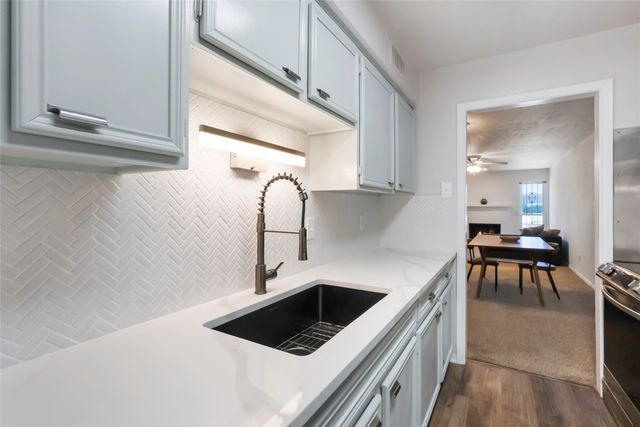 1517 Britainway Lane, Dallas, TX 75228