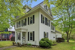 127 W Bridge Street, Plainwell, MI 49080