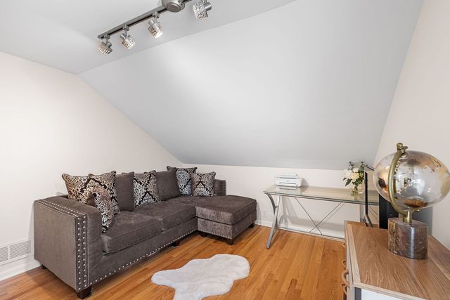 5126 N Mulligan Avenue, Chicago, IL 60630