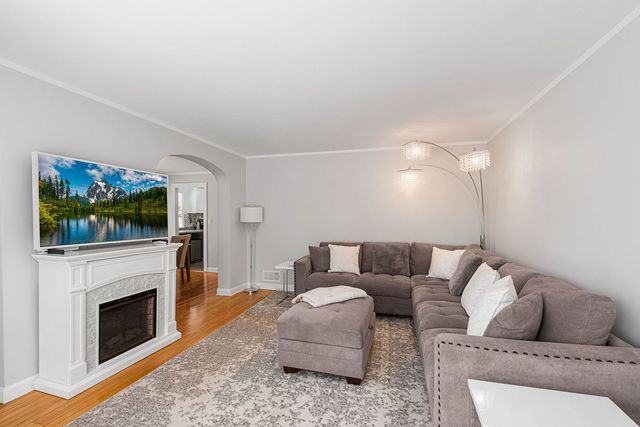 5126 N Mulligan Avenue, Chicago, IL 60630