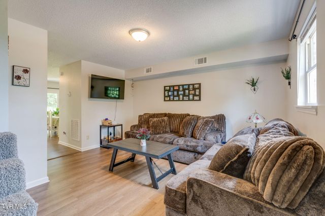 201 Ron Royce Drive 8, Elizabethton, TN 37643