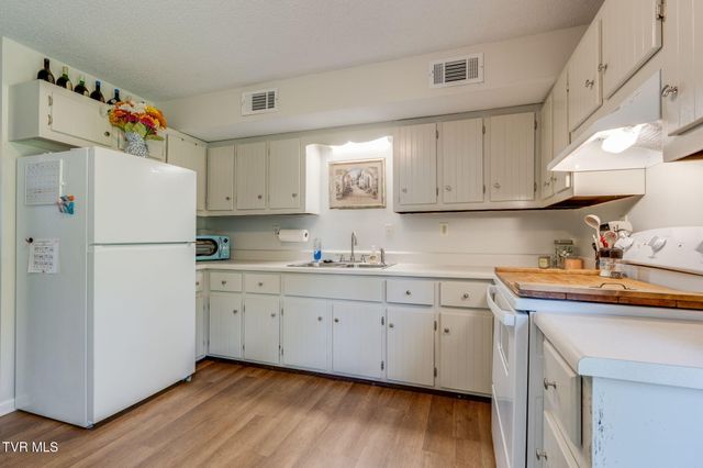 201 Ron Royce Drive 8, Elizabethton, TN 37643