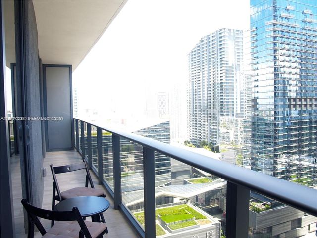 55 SW 9th St 2502, Miami, FL 33130