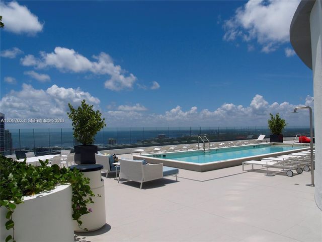 55 SW 9th St 2502, Miami, FL 33130