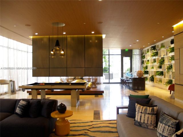 55 SW 9th St 2502, Miami, FL 33130