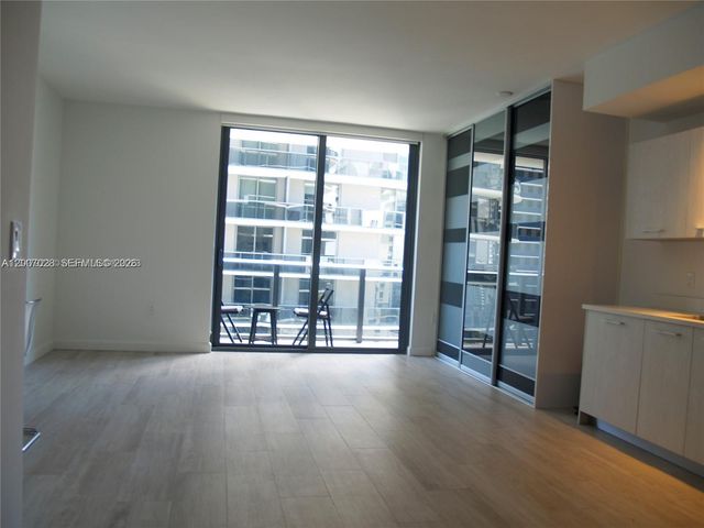 55 SW 9th St 2502, Miami, FL 33130