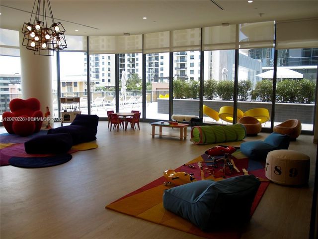 55 SW 9th St 2502, Miami, FL 33130