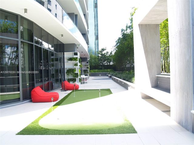 55 SW 9th St 2502, Miami, FL 33130