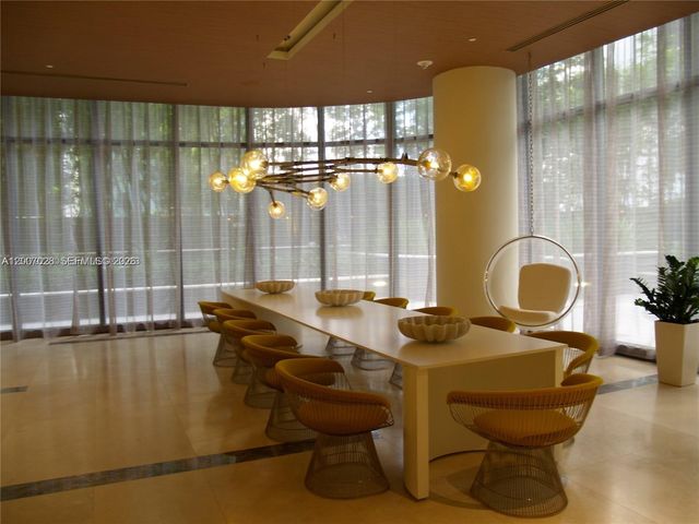 55 SW 9th St 2502, Miami, FL 33130