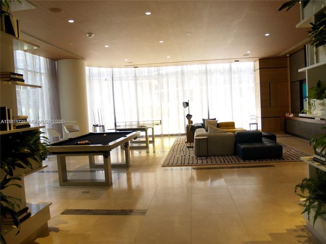 55 SW 9th St 2502, Miami, FL 33130