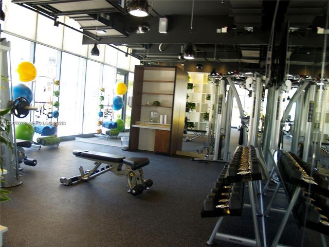 55 SW 9th St 2502, Miami, FL 33130