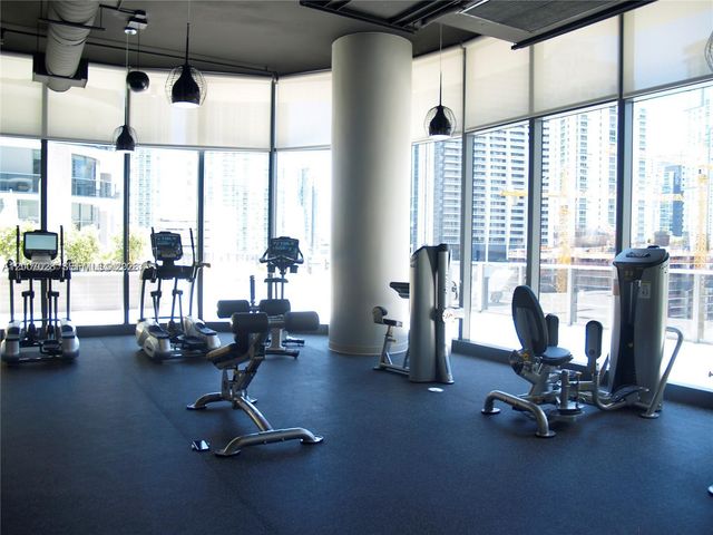 55 SW 9th St 2502, Miami, FL 33130