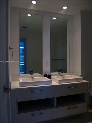 55 SW 9th St 2502, Miami, FL 33130