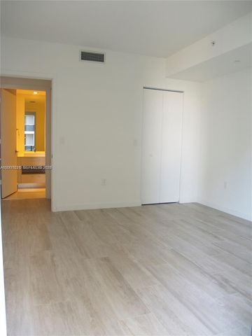 55 SW 9th St 2502, Miami, FL 33130