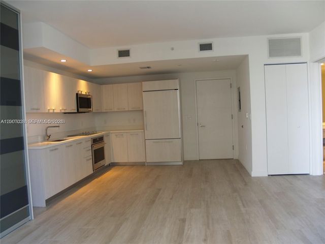 55 SW 9th St 2502, Miami, FL 33130