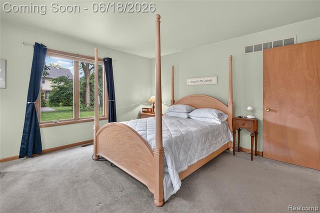 13231 Linda Vista Street, Belleville, MI 48111
