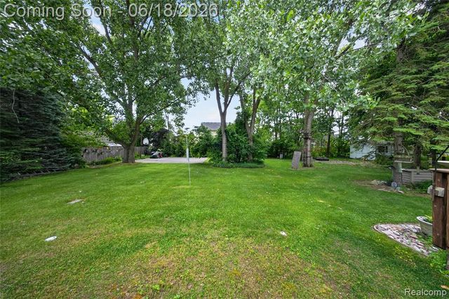 13231 Linda Vista Street, Belleville, MI 48111