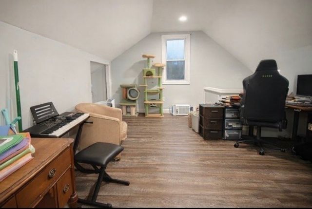 65 Stearns Ter, Chicopee, MA 01013