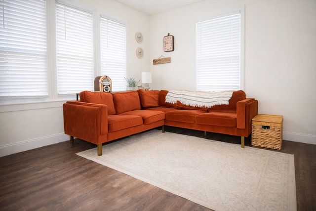 65 Stearns Ter, Chicopee, MA 01013