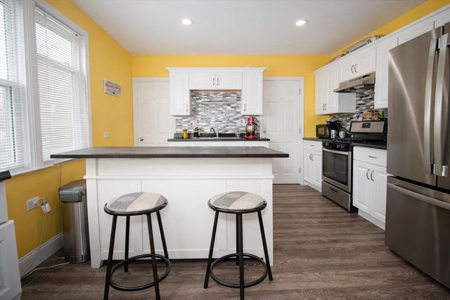 65 Stearns Ter, Chicopee, MA 01013