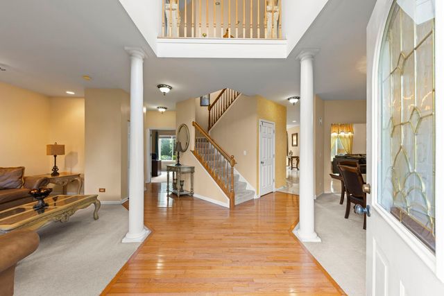 450 Raintree Drive, Oswego, IL 60543