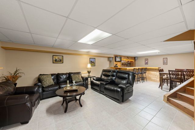 450 Raintree Drive, Oswego, IL 60543