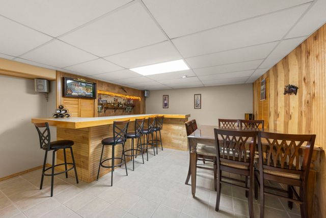 450 Raintree Drive, Oswego, IL 60543