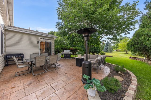 450 Raintree Drive, Oswego, IL 60543