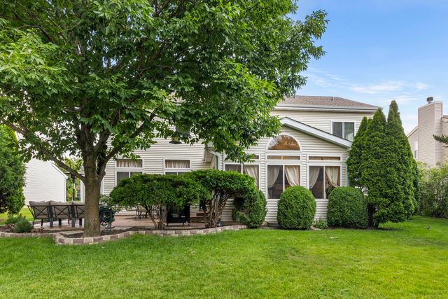 450 Raintree Drive, Oswego, IL 60543