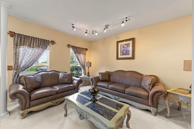 450 Raintree Drive, Oswego, IL 60543