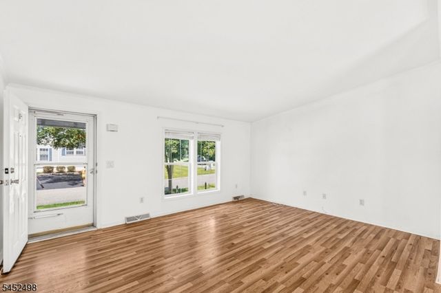 3 Lantern Ln, White Twp., NJ 07823